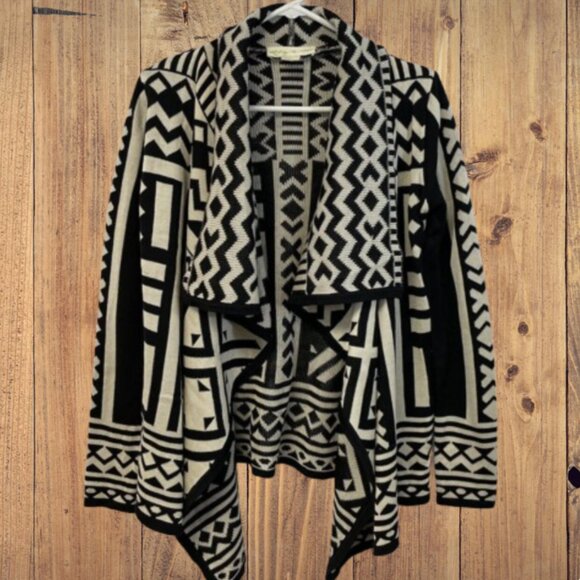 Staring at stars black % cream knit open pattern cardigan - Picture 2 of 5